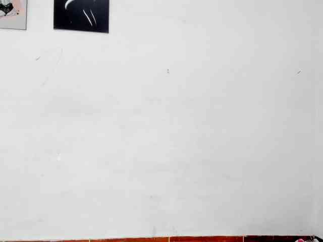 BarbieHotLaura webcam