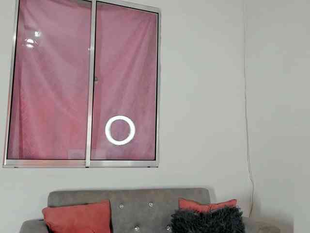 BarbieHotLaura webcam