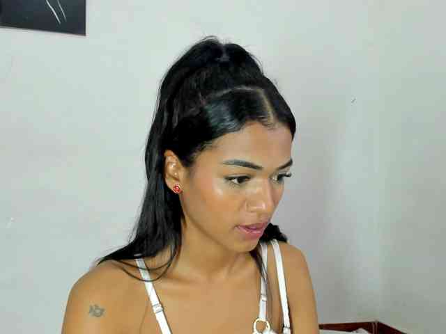 BarbieHotLaura webcam