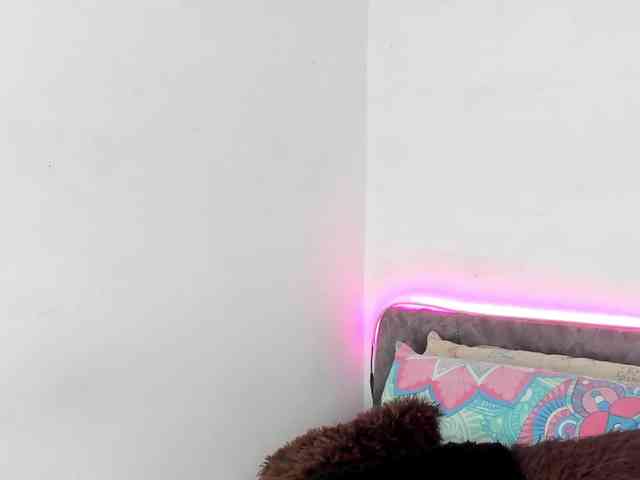 BarbieHotLaura webcam