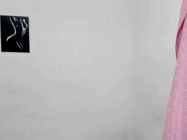 BarbieHotLaura webcam