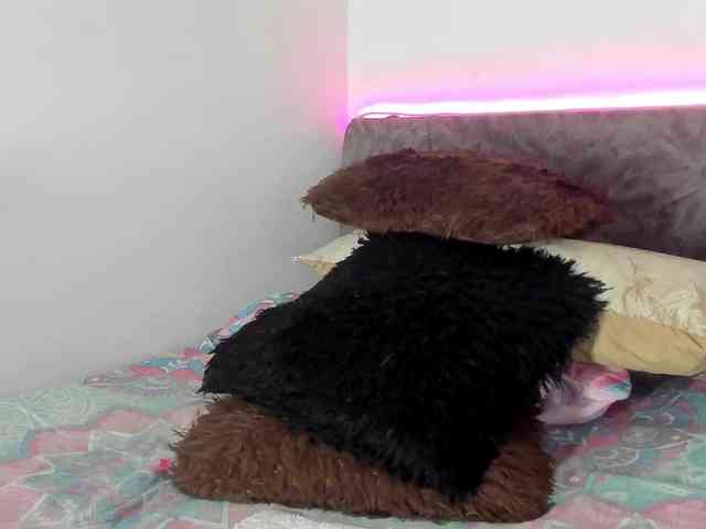 BarbieHotLaura webcam