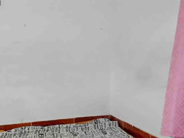 BarbieHotLaura webcam