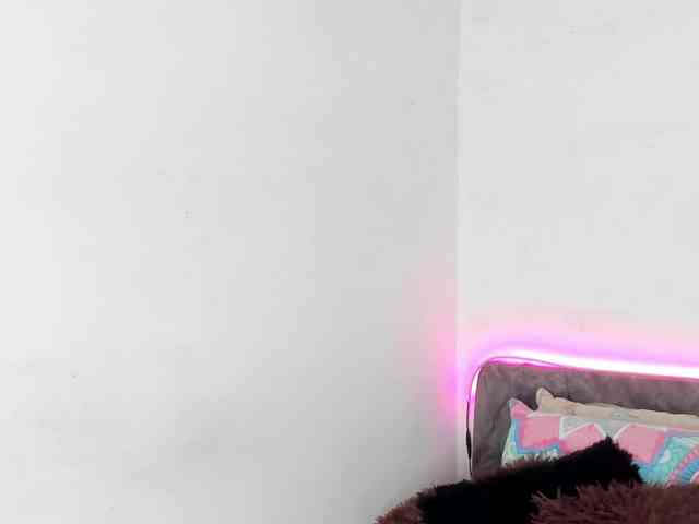 BarbieHotLaura webcam