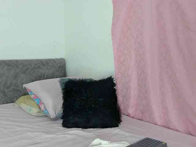 BarbieHotLaura webcam