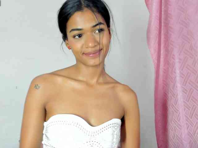 BarbieHotLaura webcam