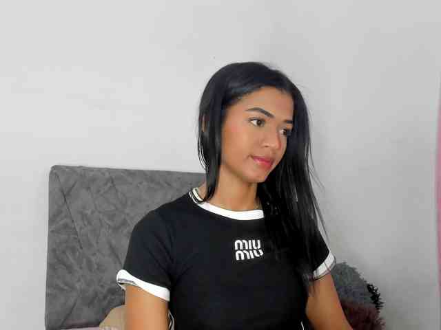 BarbieHotLaura webcam