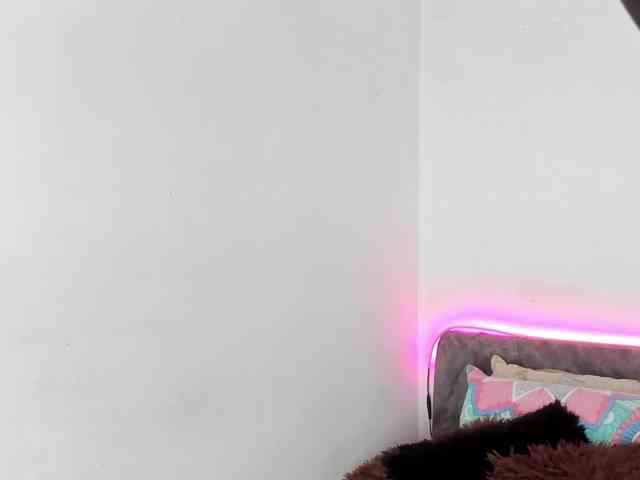 BarbieHotLaura webcam