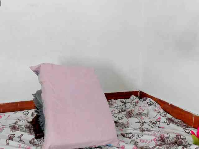 BarbieHotLaura webcam