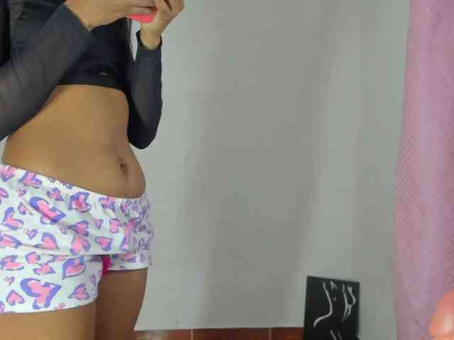 BarbieHotLaura webcam