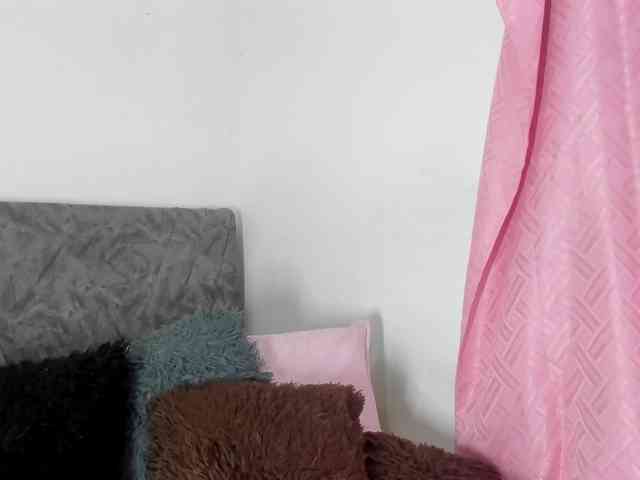 BarbieHotLaura webcam