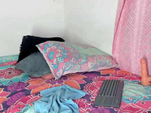 BarbieHotLaura webcam