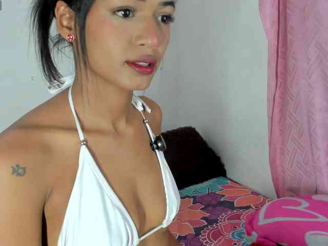 BarbieHotLaura webcam