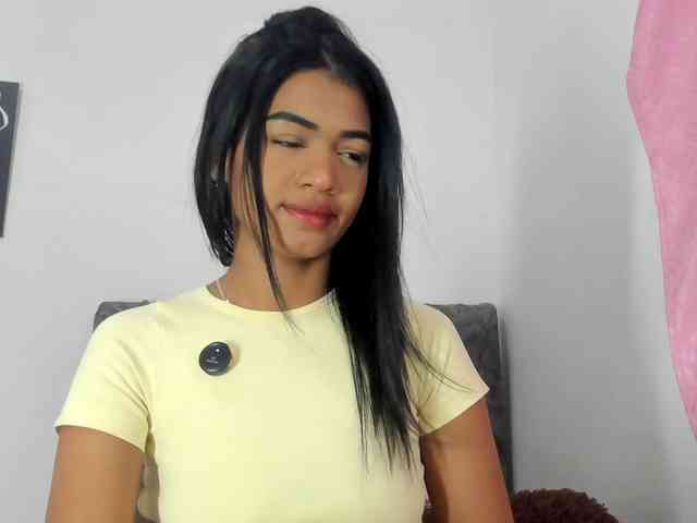BarbieHotLaura webcam
