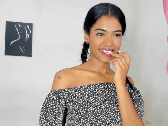 BarbieHotLaura webcam
