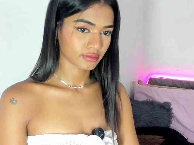 BarbieHotLaura webcam