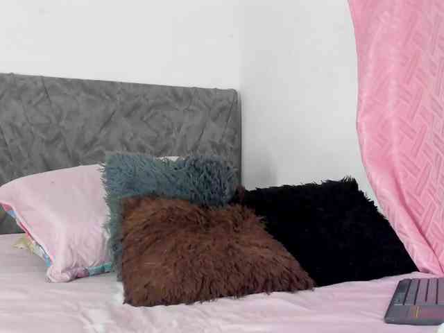 BarbieHotLaura webcam