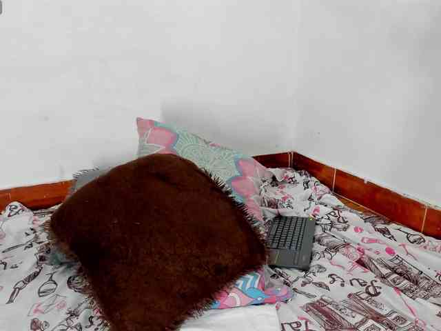 BarbieHotLaura webcam