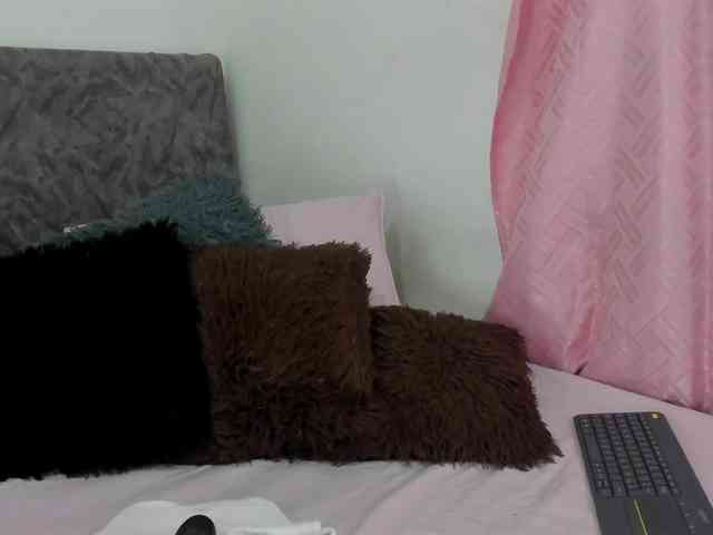 BarbieHotLaura webcam