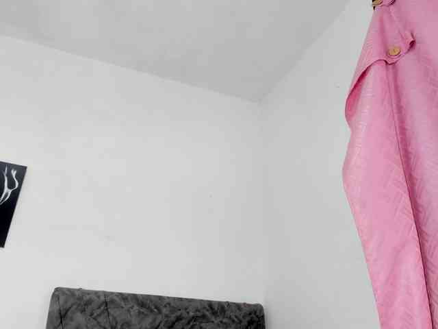 BarbieHotLaura webcam