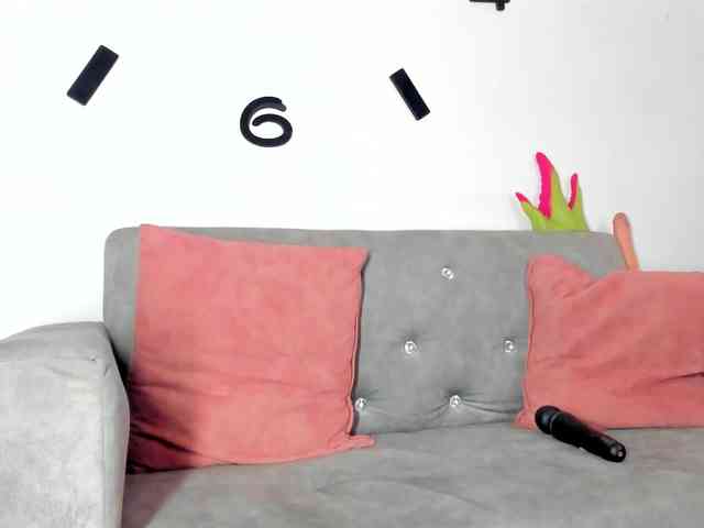 BarbieHotLaura webcam