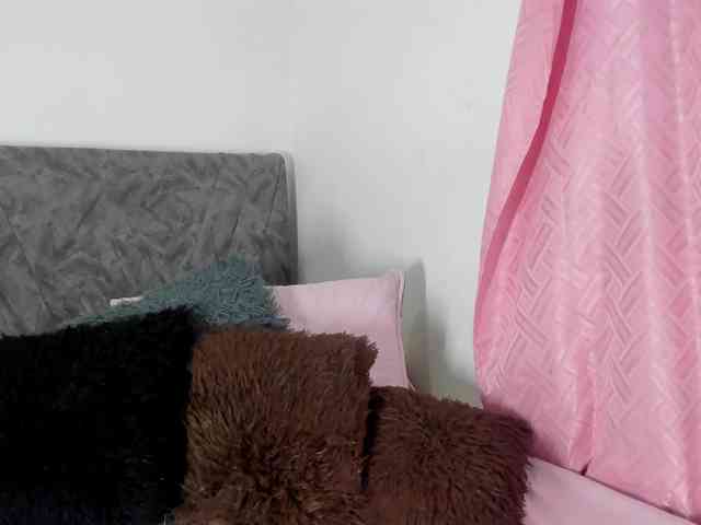 BarbieHotLaura webcam