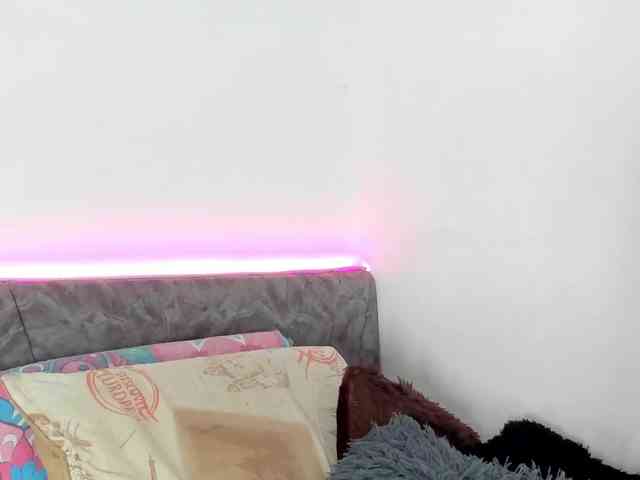 BarbieHotLaura webcam