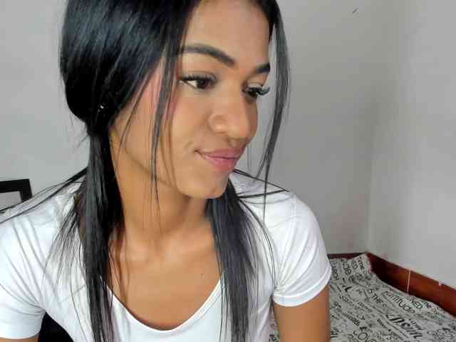 BarbieHotLaura webcam