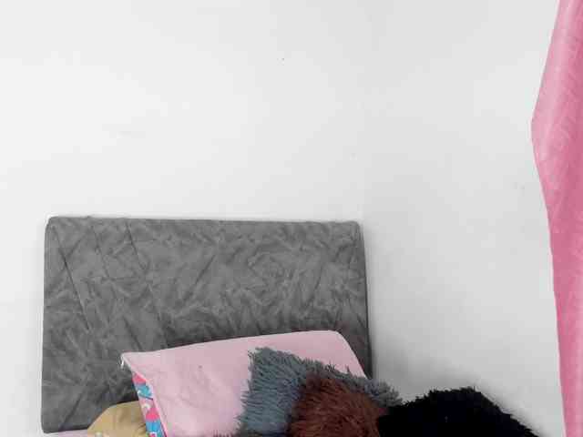 BarbieHotLaura webcam