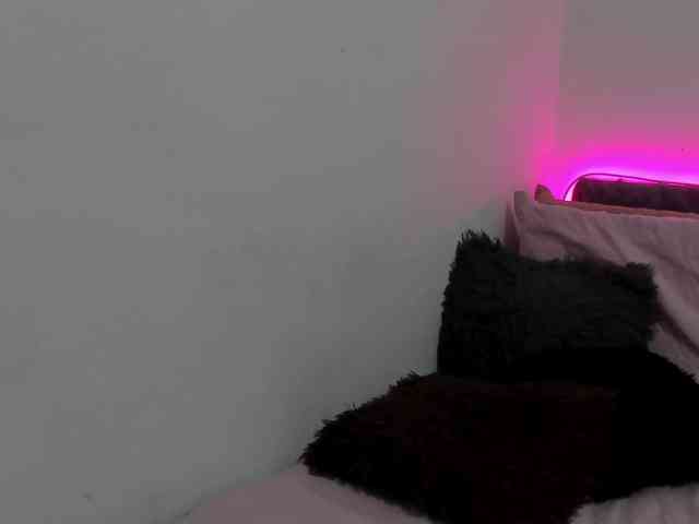 BarbieHotLaura webcam