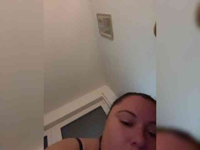 Makeuscome's cam show statistics and live stream