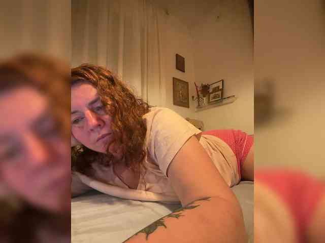 LadyReda webcam