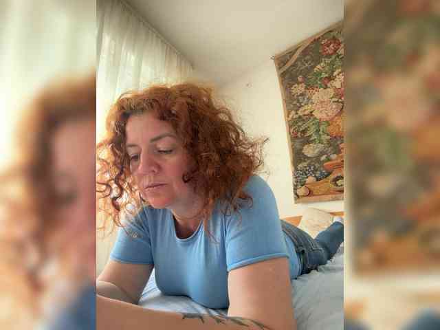 LadyReda webcam