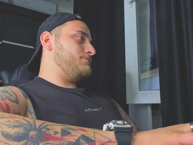 JohhnyLongcock live cam on BongaCams
