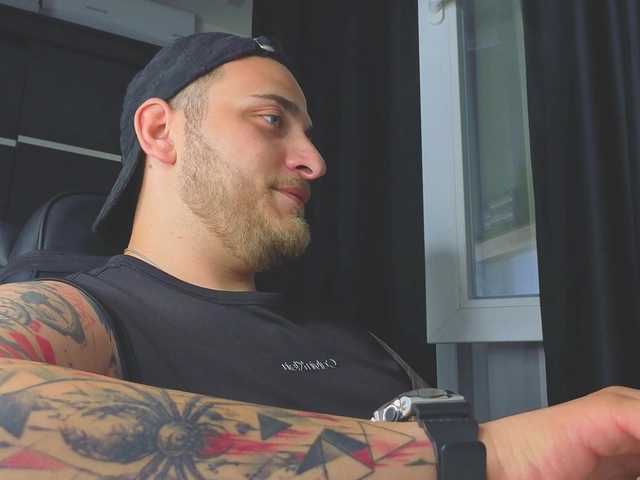 JohhnyLongcock live cam
