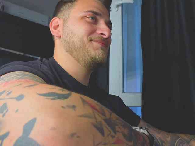 JohhnyLongcock Sex Cam Show