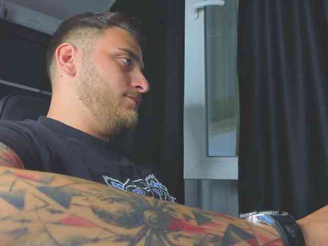 JohhnyLongcock Sex Cam Show