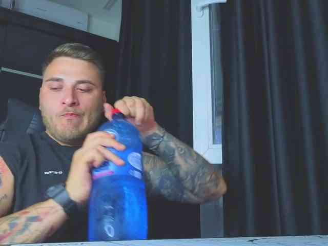 JohhnyLongcock Sex Cam Show