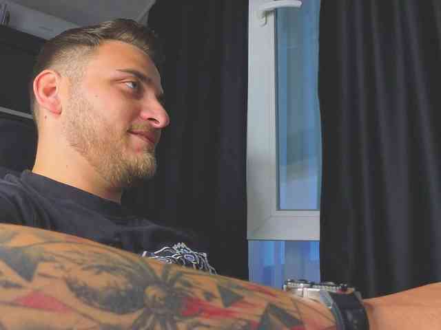 JohhnyLongcock Sex Cam Show