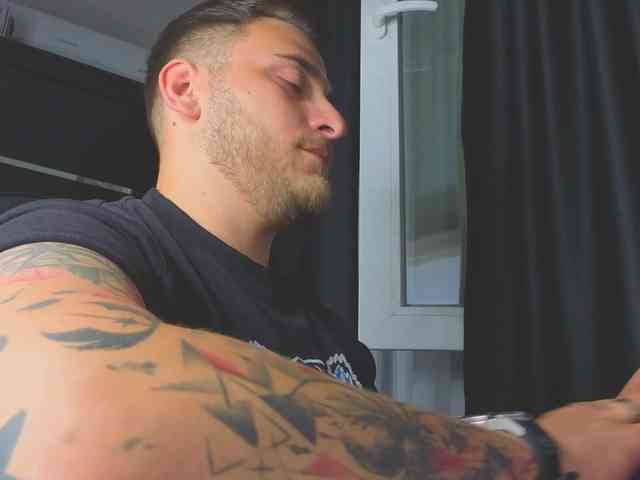 JohhnyLongcock Sex Cam Show