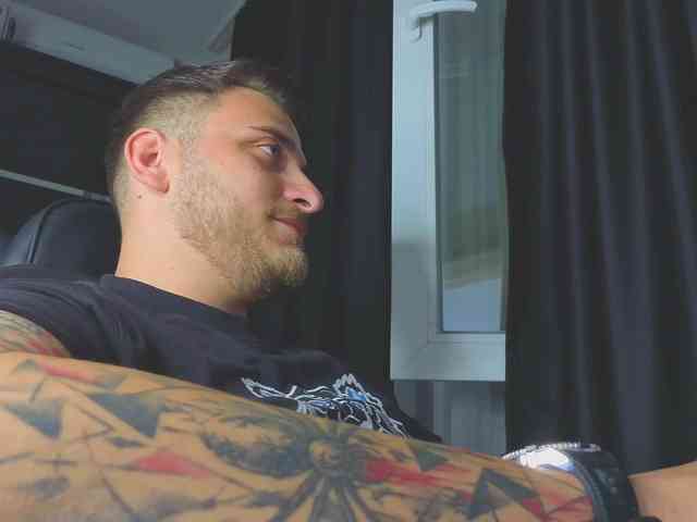 JohhnyLongcock Sex Cam Show