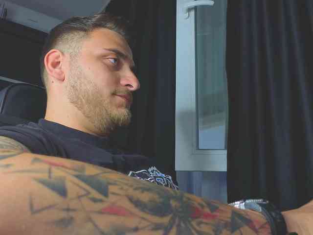 JohhnyLongcock Sex Cam Show