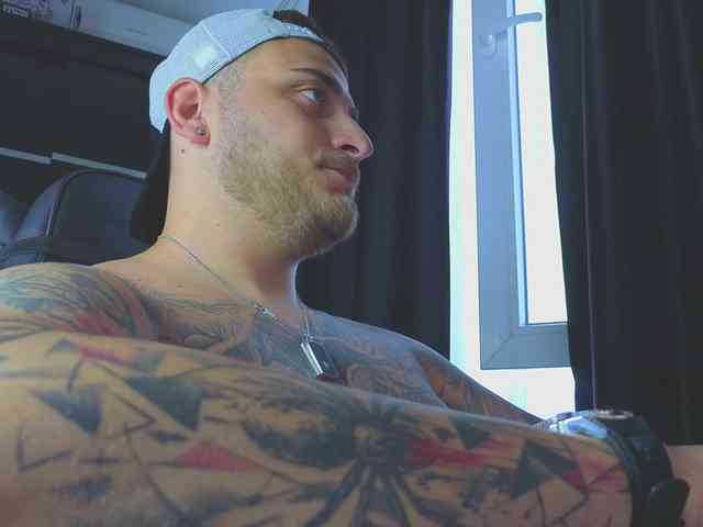 JohhnyLongcock Sex Cam Show