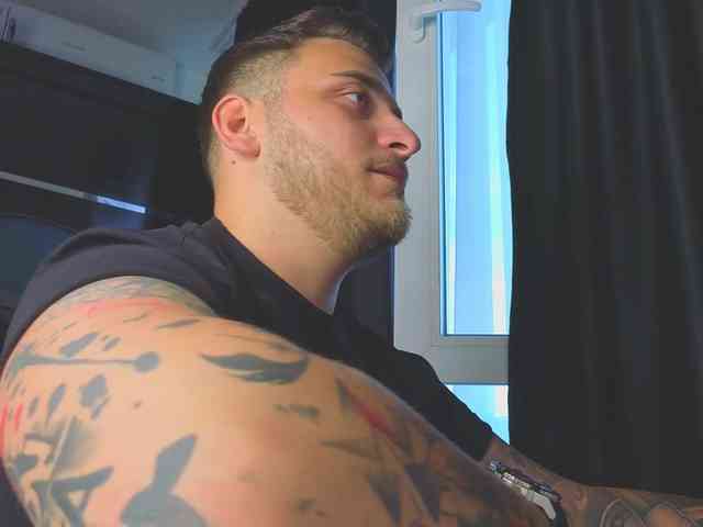 JohhnyLongcock Sex Cam Show