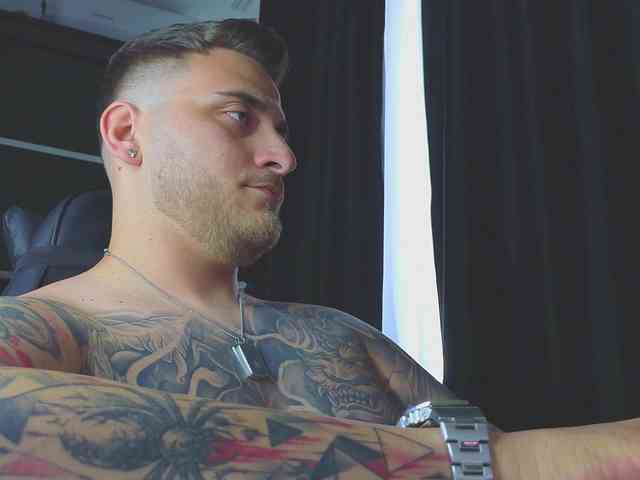 JohhnyLongcock Sex Cam Show