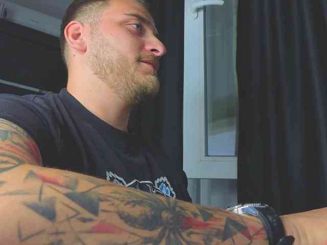 JohhnyLongcock Sex Cam Show