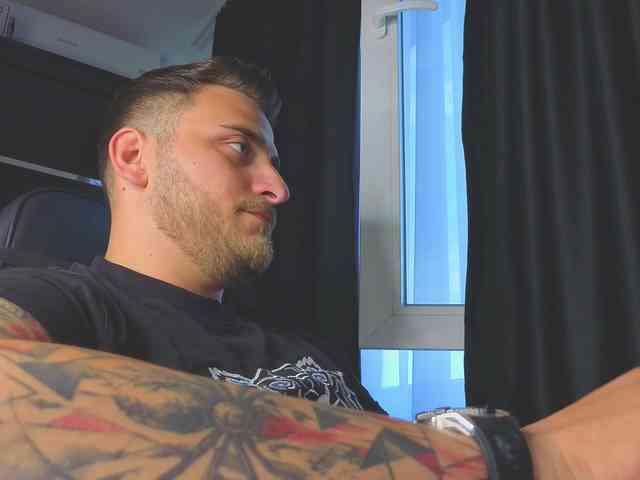 JohhnyLongcock Sex Cam Show