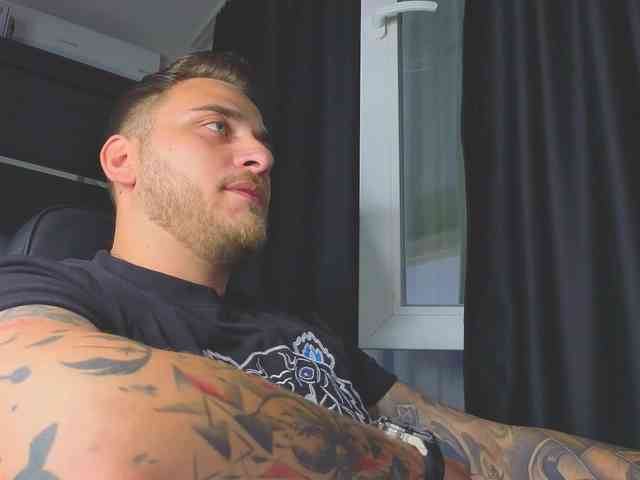 JohhnyLongcock Sex Cam Show