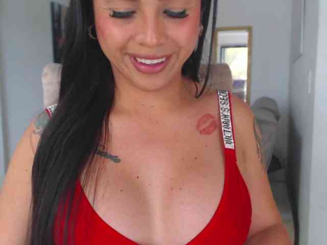 Dannahotxx Live Webcam on BongaCams