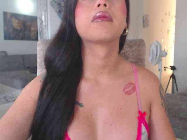 Dannahotxx Live Webcam on BongaCams